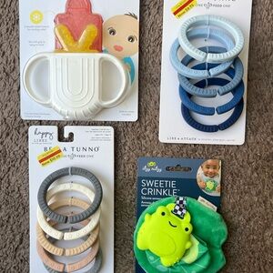 Itzy Ritzy Sweetie Crinkle Frog Teether in Bright Green